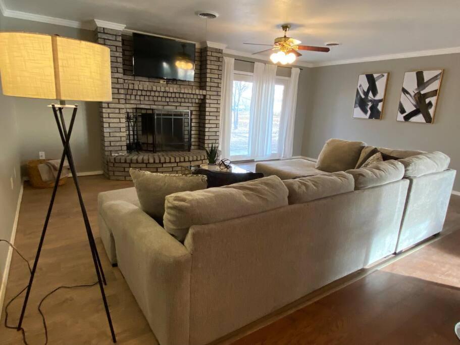 Large Modern Family Home! Soncy Εξωτερικό φωτογραφία
