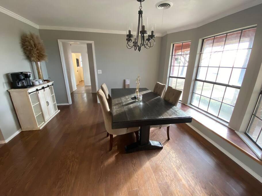 Large Modern Family Home! Soncy Εξωτερικό φωτογραφία